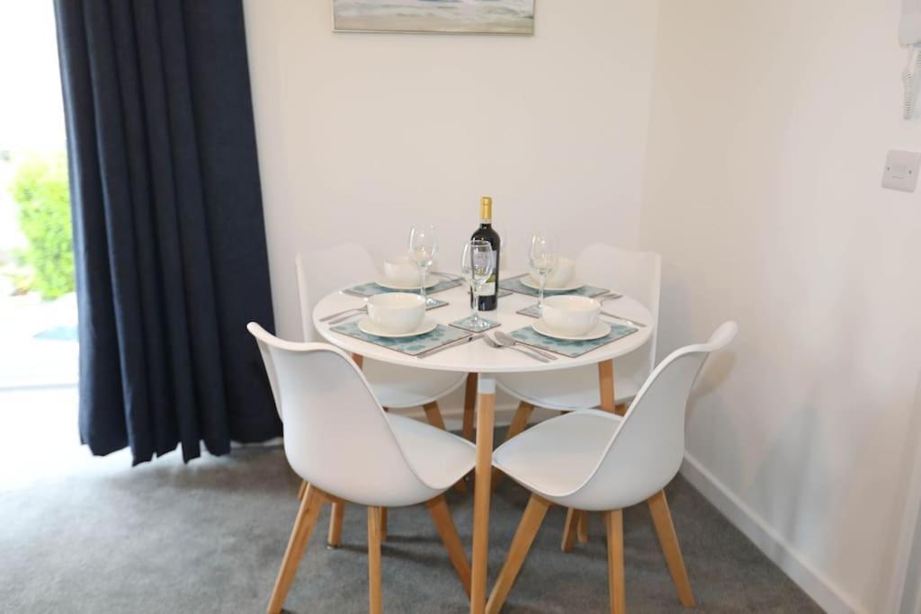 Exmouth - Apartment 1, Strand House - Modern 2 Bedroom Apartment, Perfect Location For Access To Beach & Town Centre - Sleeps 4 Guests - No Parking - Hosted By Rentmyhouse المظهر الخارجي الصورة