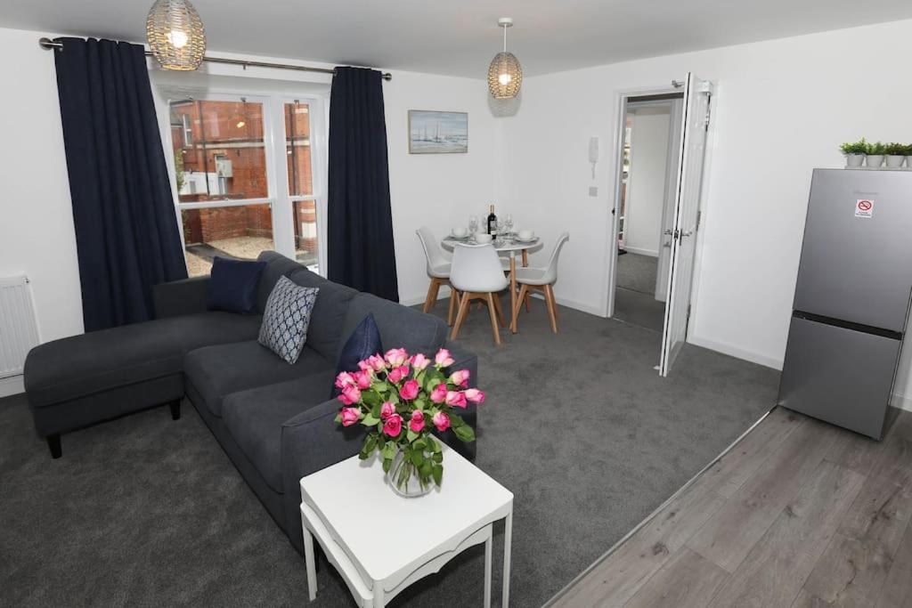 Exmouth - Apartment 1, Strand House - Modern 2 Bedroom Apartment, Perfect Location For Access To Beach & Town Centre - Sleeps 4 Guests - No Parking - Hosted By Rentmyhouse المظهر الخارجي الصورة